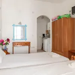 Sifnos 4 *